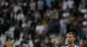 Carli afirma que jogo contra Goiás ‘já começou errado’ pela falta da torcida do Botafogo: ‘Organização péssima’